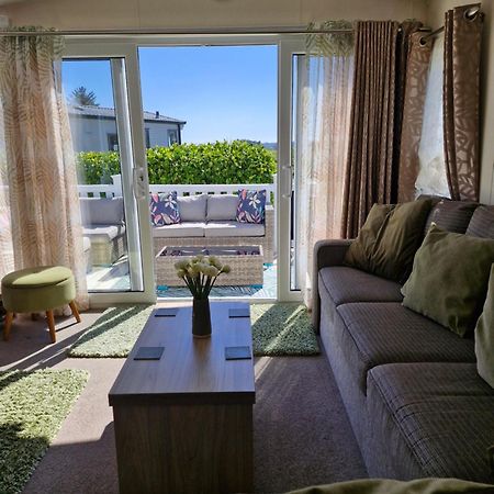 Beautiful 2 Bedroom Caravan, Holiday Park Tenby Saint Florence Extérieur photo