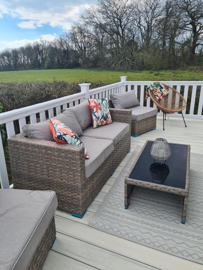 Beautiful 2 Bedroom Caravan, Holiday Park Tenby Saint Florence Extérieur photo