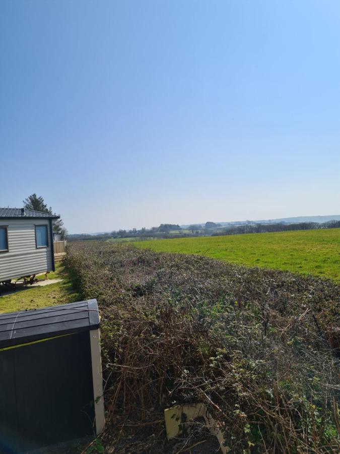 Beautiful 2 Bedroom Caravan, Holiday Park Tenby Saint Florence Extérieur photo