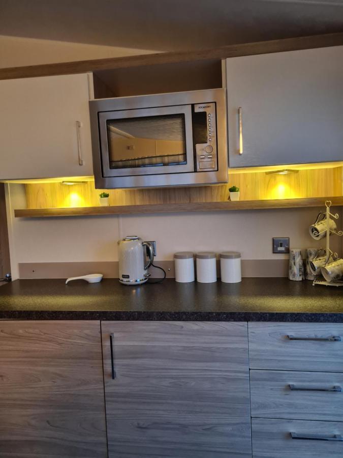 Beautiful 2 Bedroom Caravan, Holiday Park Tenby Saint Florence Extérieur photo