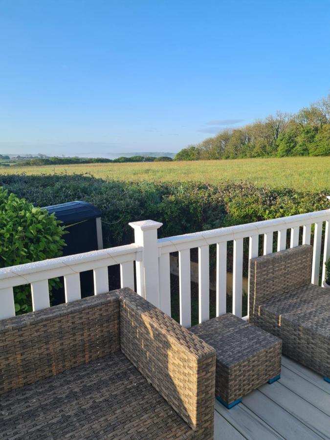 Beautiful 2 Bedroom Caravan, Holiday Park Tenby Saint Florence Extérieur photo