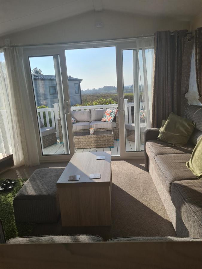 Beautiful 2 Bedroom Caravan, Holiday Park Tenby Saint Florence Extérieur photo