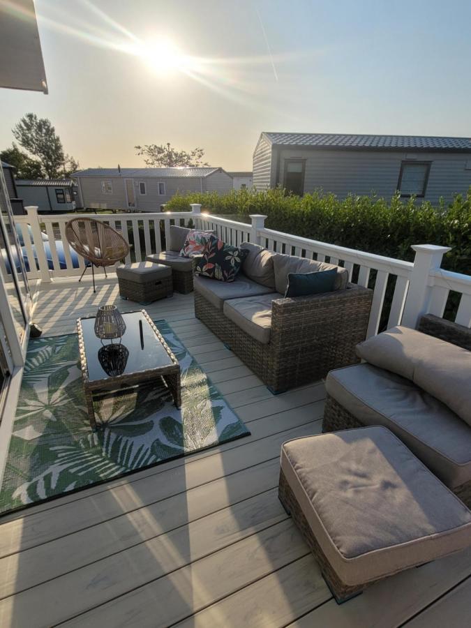 Beautiful 2 Bedroom Caravan, Holiday Park Tenby Saint Florence Extérieur photo