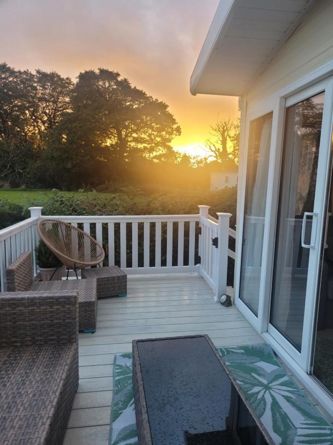 Beautiful 2 Bedroom Caravan, Holiday Park Tenby Saint Florence Extérieur photo