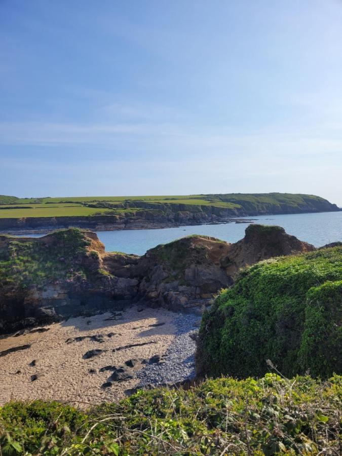 Beautiful 2 Bedroom Caravan, Holiday Park Tenby Saint Florence Extérieur photo